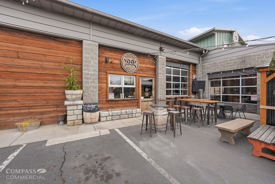 More Photos Of 63063 Layton Ave, Bend Warehouse For Sale