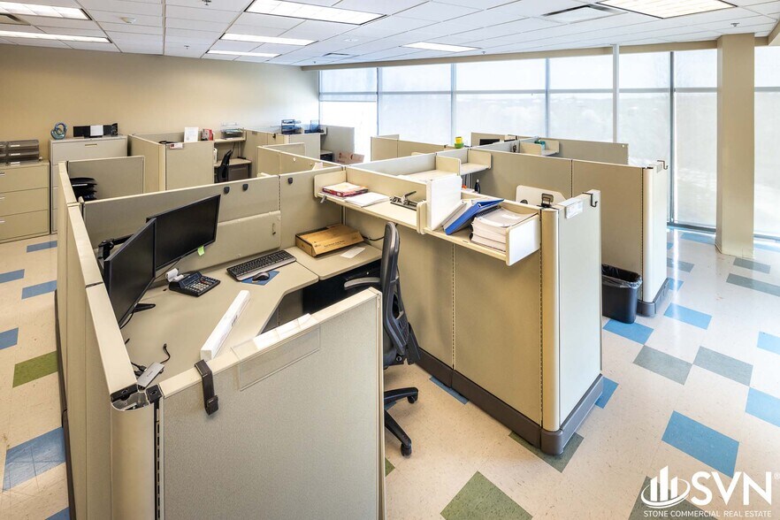 More Photos Of 1648 McGrathiana Pky, Lexington Office For Lease