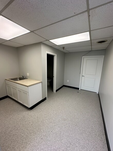 More Photos Of 118-122 Space Park Dr, Nashville Unknown For Lease