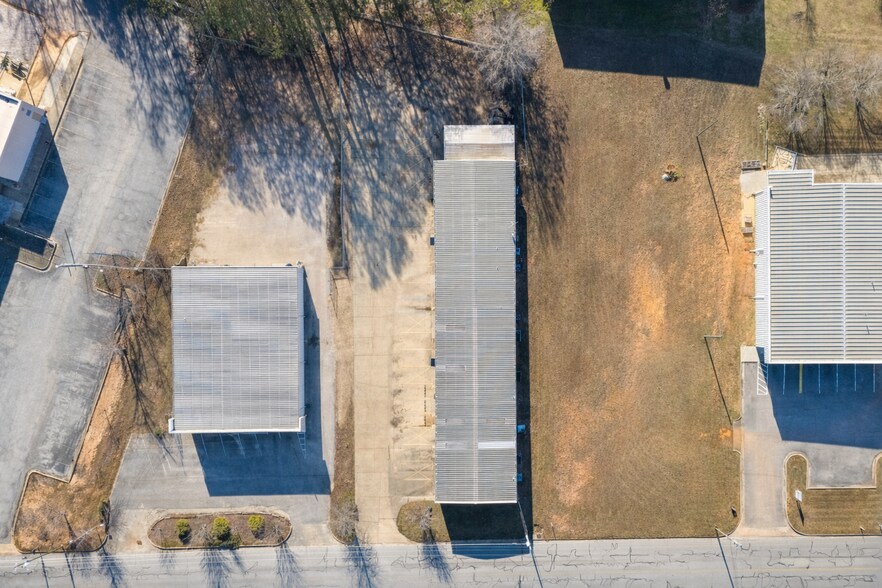 More Photos Of 1962 Mall Blvd, Auburn Warehouse For Sale