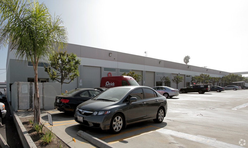 More Photos Of 11160 Hindry Ave, Los Angeles Warehouse For Lease