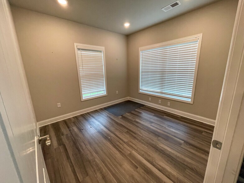 More Photos Of 132 Broadbent Way, Anderson Medical For Lease