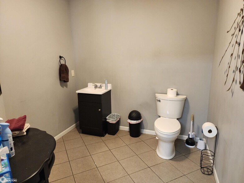 More Photos Of 106 E 7th St, Atlantic Office For Sale
