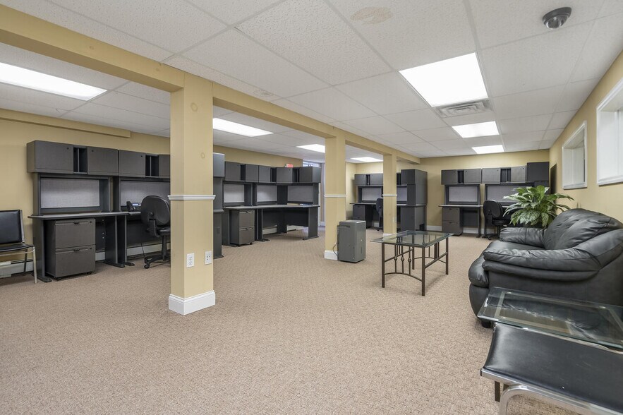 More Photos Of 23 Pawnee Ave, Rockaway Office For Sale