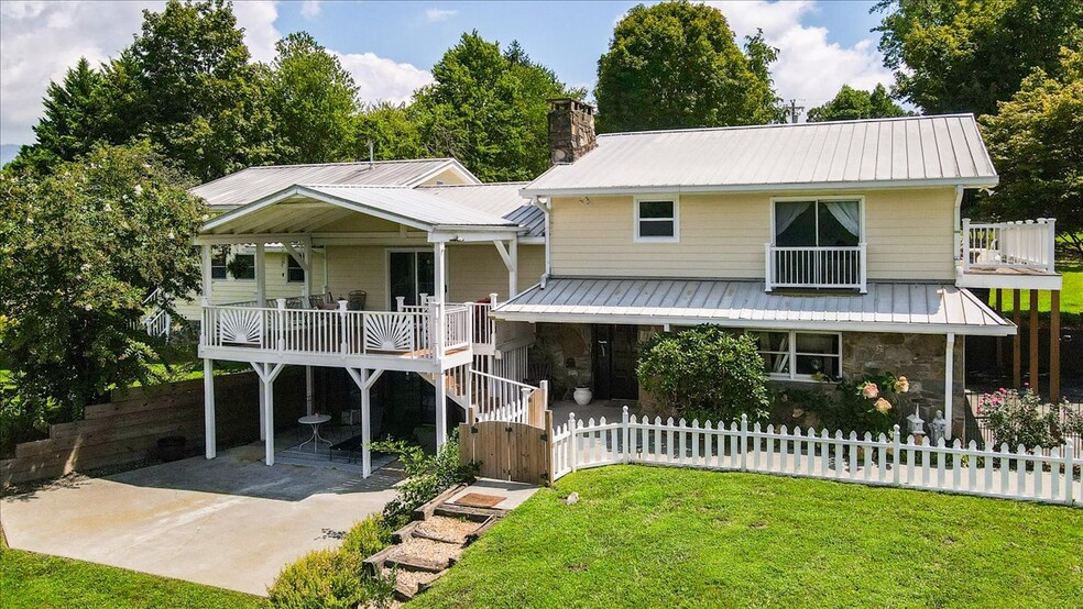 More Photos Of 441 Mull Rd, Hiawassee Hospitality For Sale