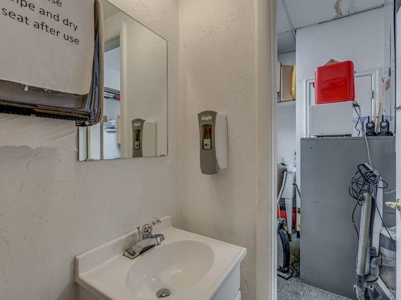 More Photos Of 430 N Berry Rd, Norman Medical For Sale