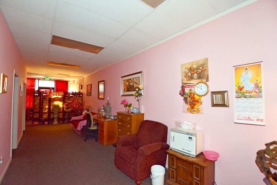 More Photos Of 2400-2408 8th Ave, Greeley Storefront Retail Office For Lease