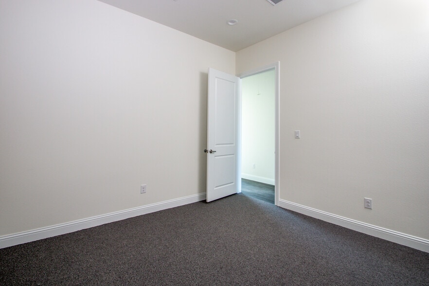 More Photos Of 2001 Auburn Hills Pky, McKinney Office For Lease