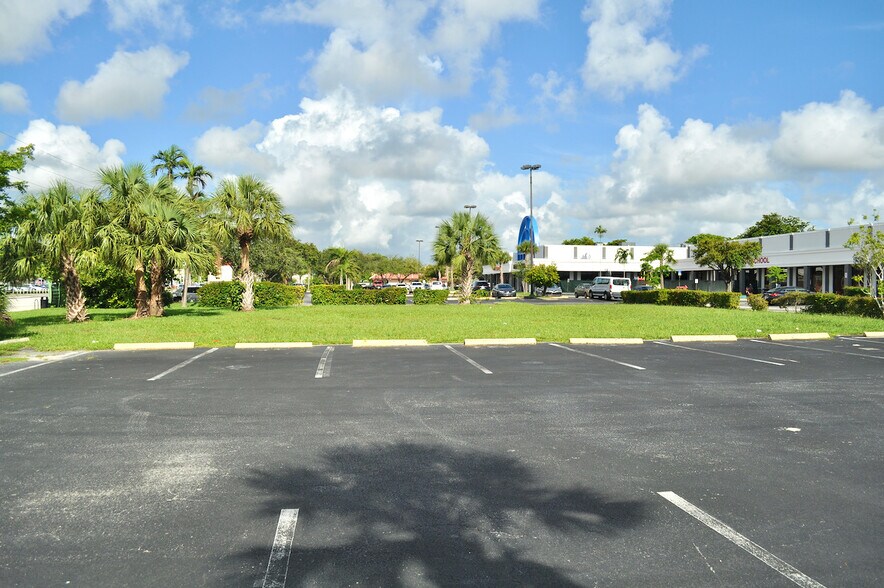 More Photos Of 2901 W Oakland Park Blvd, Lauderdale Lakes Unknown For Lease