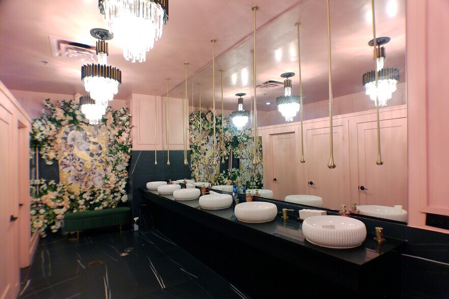 More Photos Of 5002 Washington Ave, Houston Bar For Lease