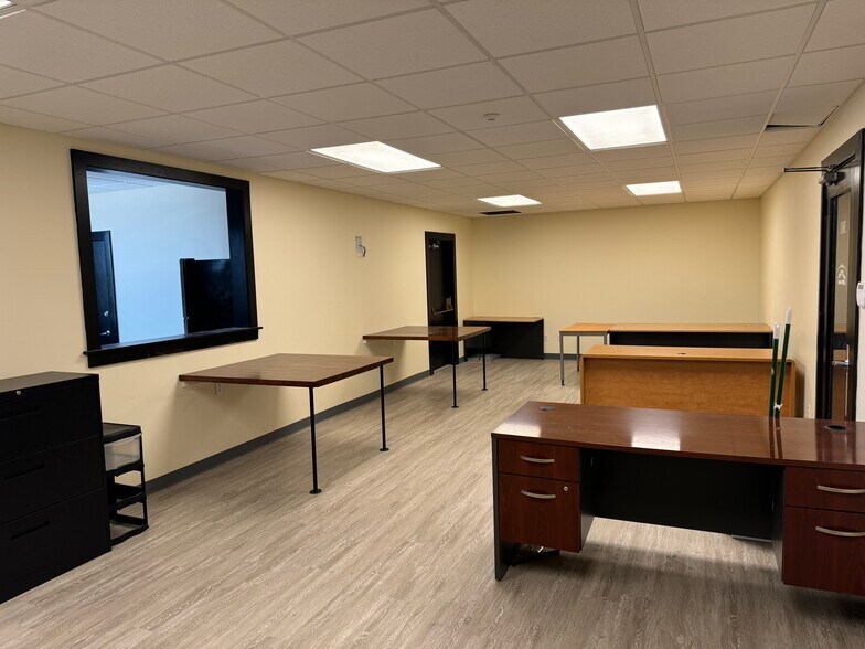 More Photos Of 12-14 E Otterman St, Greensburg Storefront Retail Office For Lease