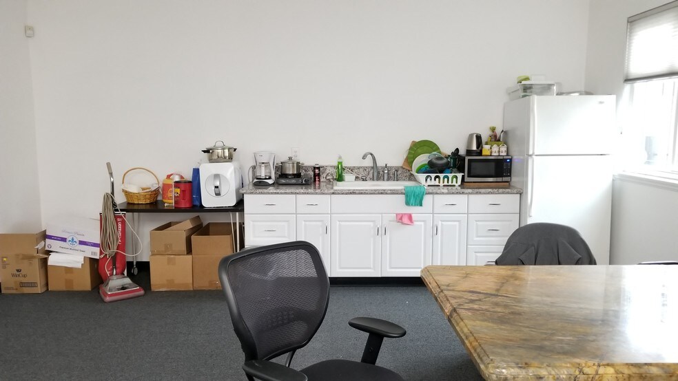 More Photos Of 2840 E 11th St, Los Angeles Warehouse For Lease