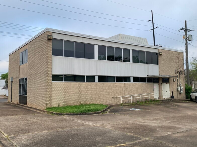 More Photos Of 909 Foisy St, Alexandria Medical For Sale