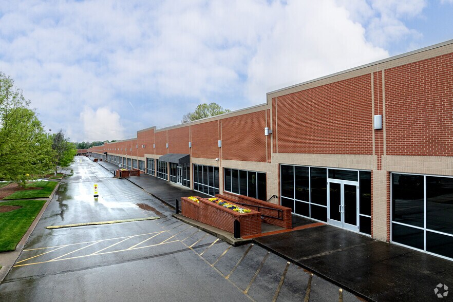 More Photos Of 2501 McGavock Pike, Nashville Office For Sale