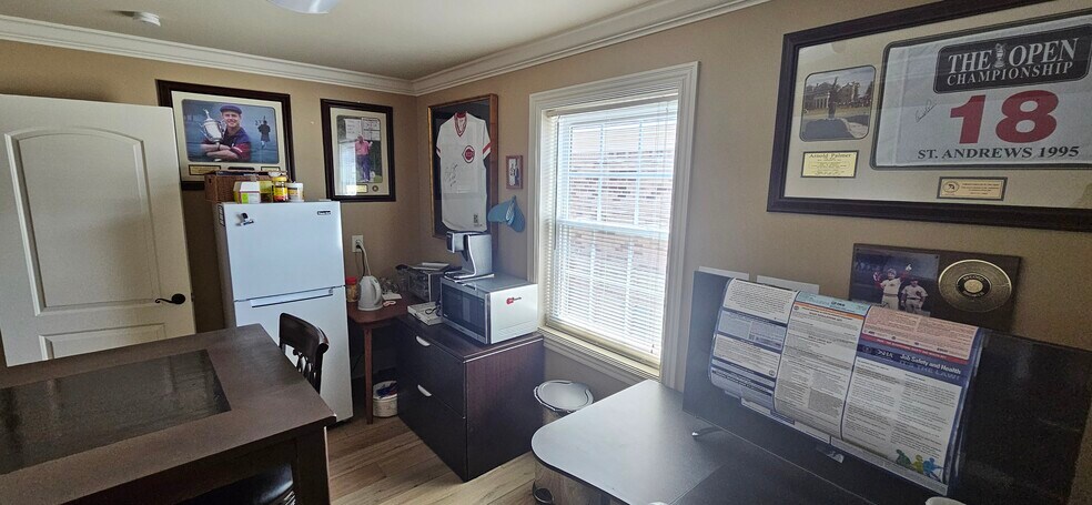 More Photos Of 109 Holiday Ct, Franklin Office For Lease