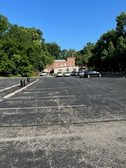 More Photos Of 300 Water St, Saint Charles Office For Sale