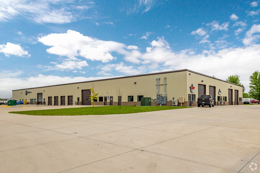 Primary Photo Of 4707 SE Rio Court Rd, Ankeny Distribution For Lease
