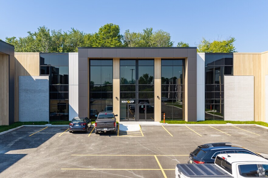 More Photos Of 1090-1110 Des Laurentides Boul, Saint-jerome Distribution For Sale
