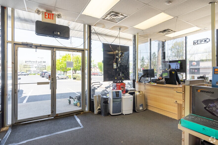 More Photos Of 2695 S Broad St, Hamilton General Retail For Lease