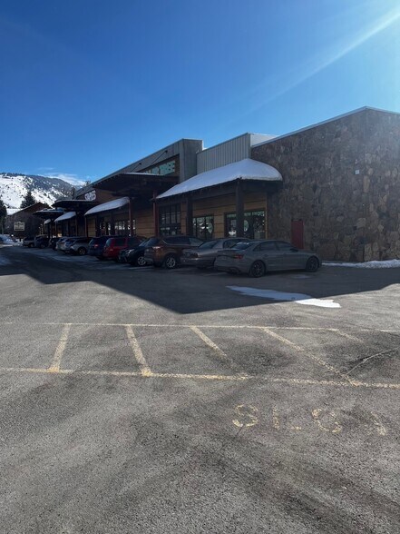 More Photos Of 520 W Broadway Ave, Jackson General Retail For Sale