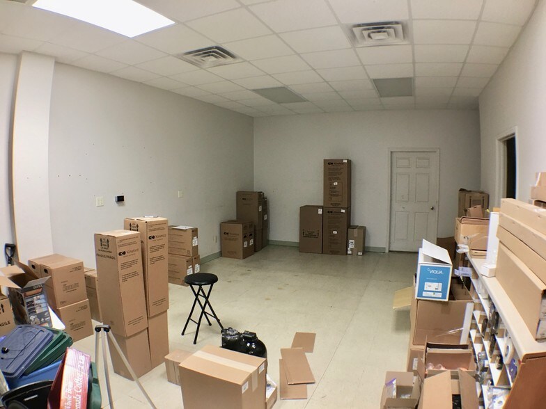 More Photos Of 380 E State Highway CC, Nixa Warehouse For Lease