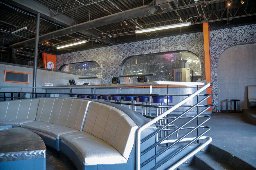 More Photos Of 1928 Buddy Holly Ave, Lubbock Bar For Sale