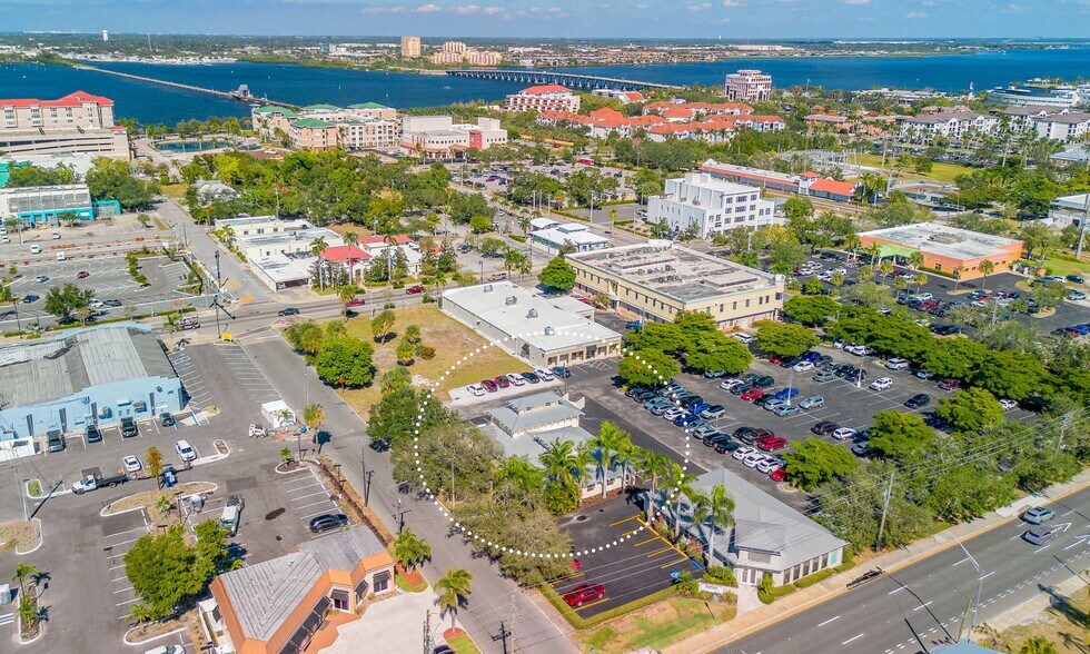 More Photos Of 525 8th St W, Bradenton Office For Sale