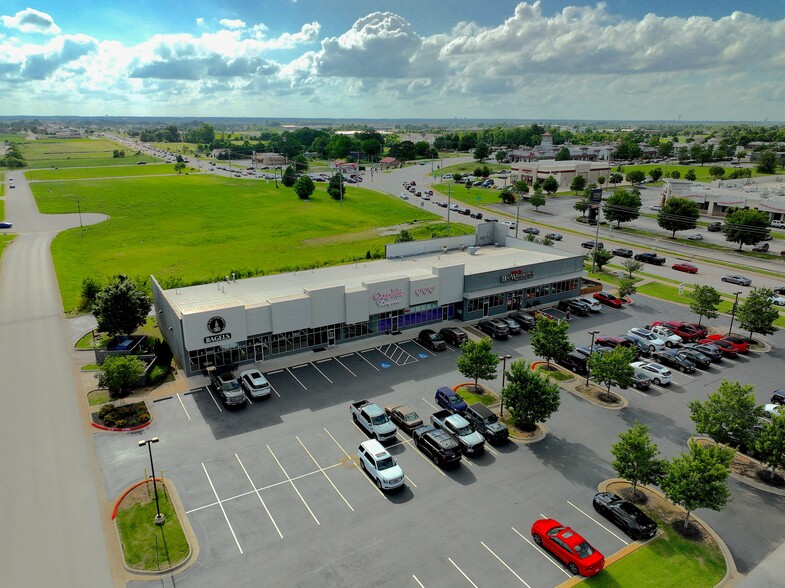 More Photos Of 3600 SE Guess Who Dr, Bentonville Storefront For Lease