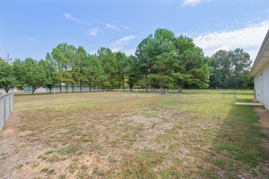 More Photos Of 10366 Highway 100, Scotts Hill Flex For Sale