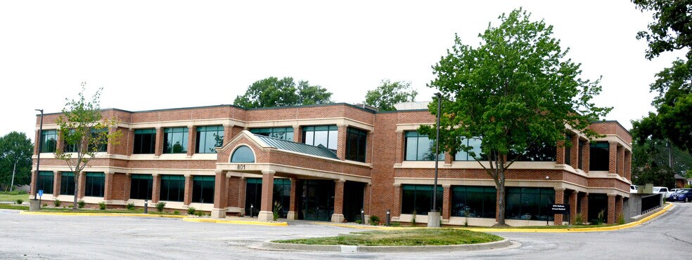 More Photos Of 801 NW St. Mary's Dr, Blue Springs Medical For Lease