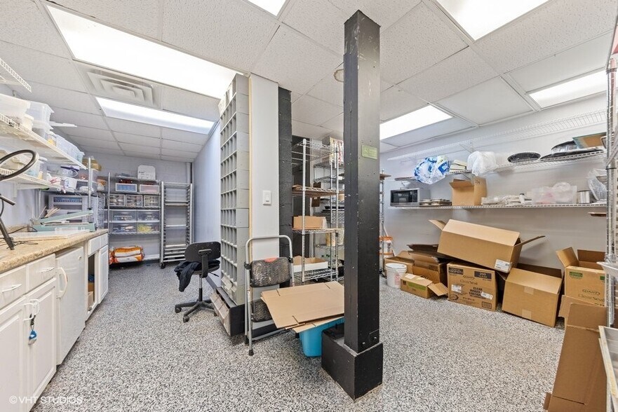 More Photos Of 800 W Broadway St, Bradley General Retail For Sale