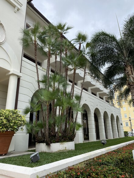 More Photos Of 440 Royal Palm Way, Palm Beach Office For Lease