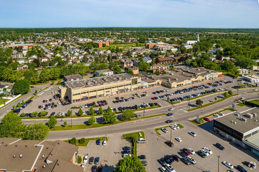 More Photos Of 3075-3131 Boul De Mascouche, Mascouche Freestanding For Lease