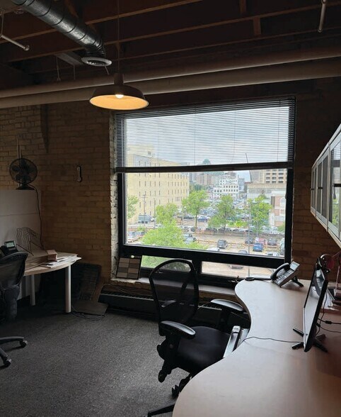 More Photos Of 115 Bannatyne Ave, Winnipeg Office For Lease