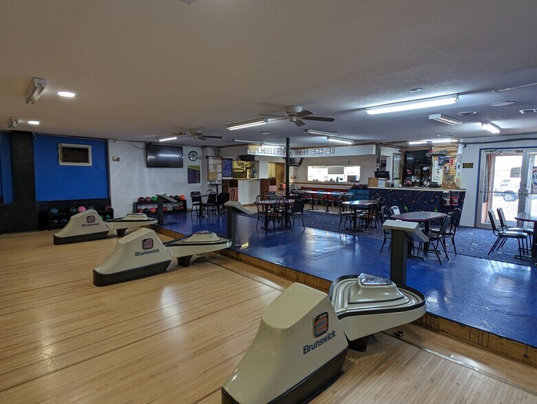 More Photos Of 124 W Boston St, Brookfield Bowling Alley For Sale