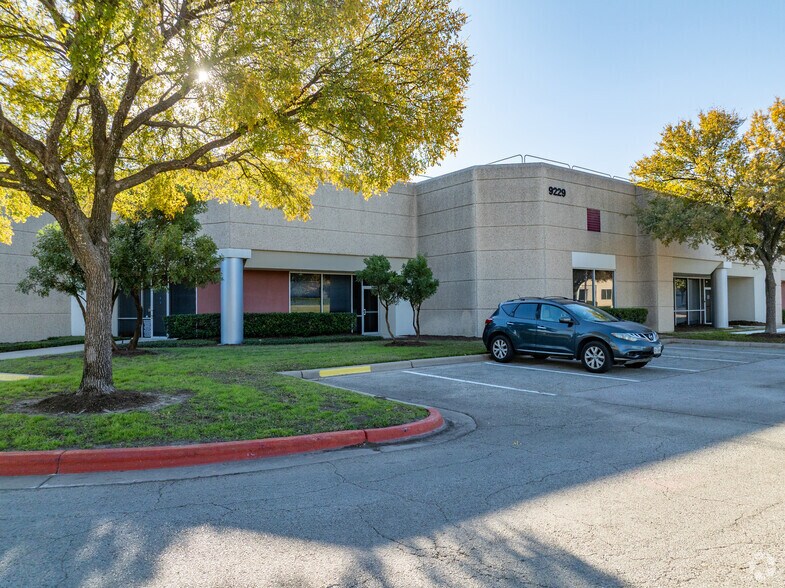 More Photos Of 9229 Waterford Centre Blvd, Austin Office For Lease
