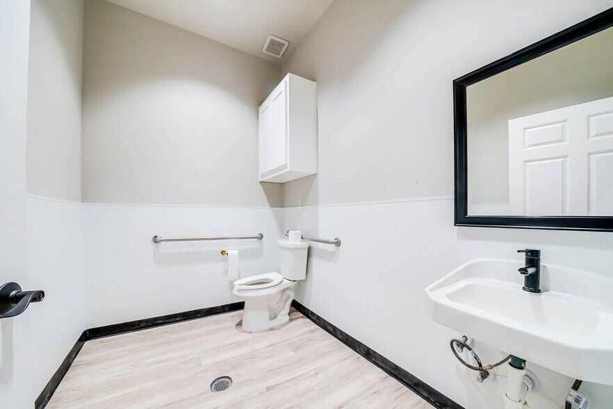 More Photos Of 3551 Eldorado Pky, McKinney Medical For Lease