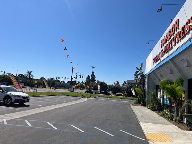 More Photos Of 2870 S Harbor Blvd, Santa Ana Warehouse For Lease