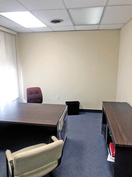 More Photos Of 25 Milltown Rd, Wilmington Storefront Retail Office For Lease