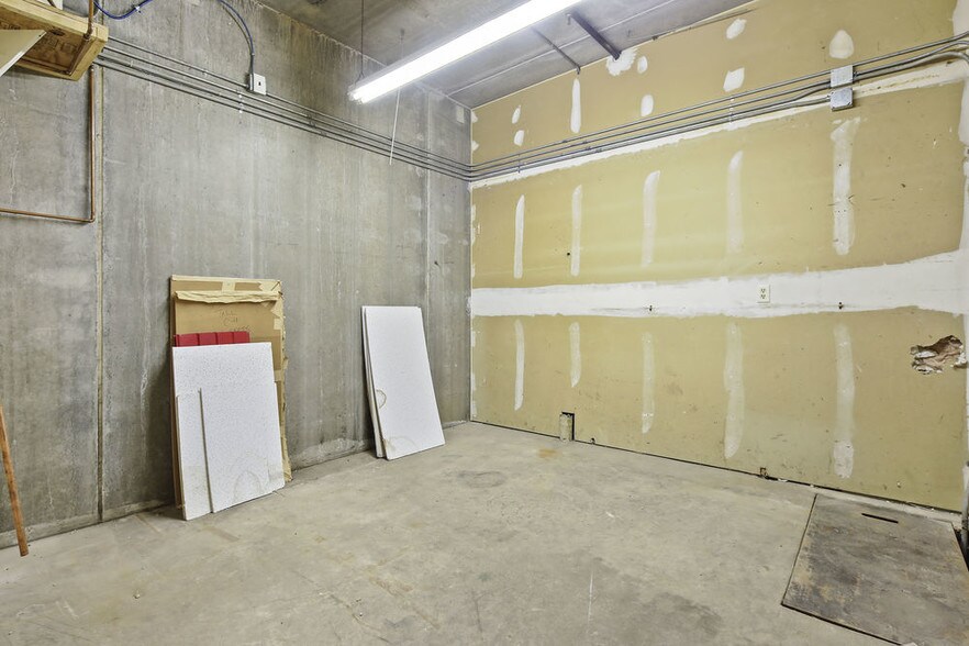 More Photos Of 110-114 S Rum River Dr, Princeton General Retail For Lease