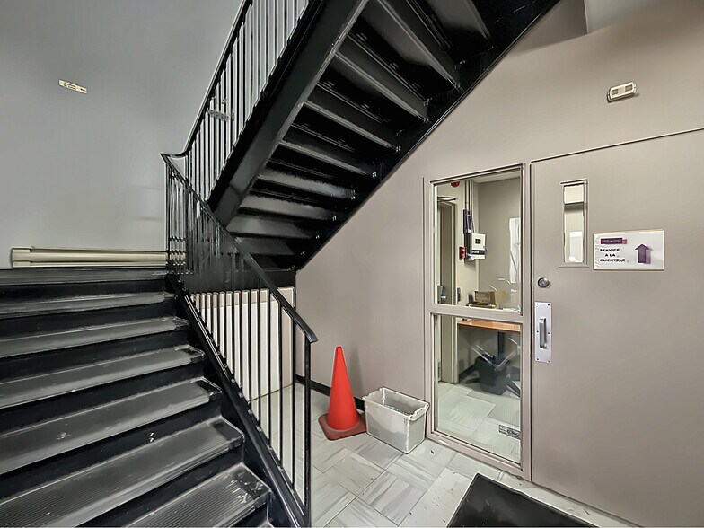 More Photos Of 3219 Boul Saint-François, Saguenay Office For Lease