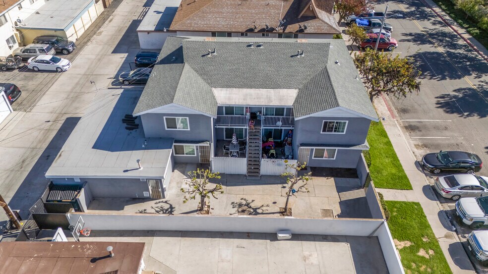 More Photos Of 1022 El Camino Dr, Costa Mesa Apartments For Sale