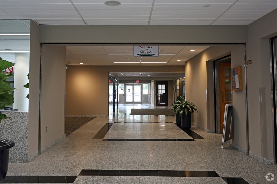 More Photos Of 6000 Midlantic Dr, Mount Laurel Unknown For Lease