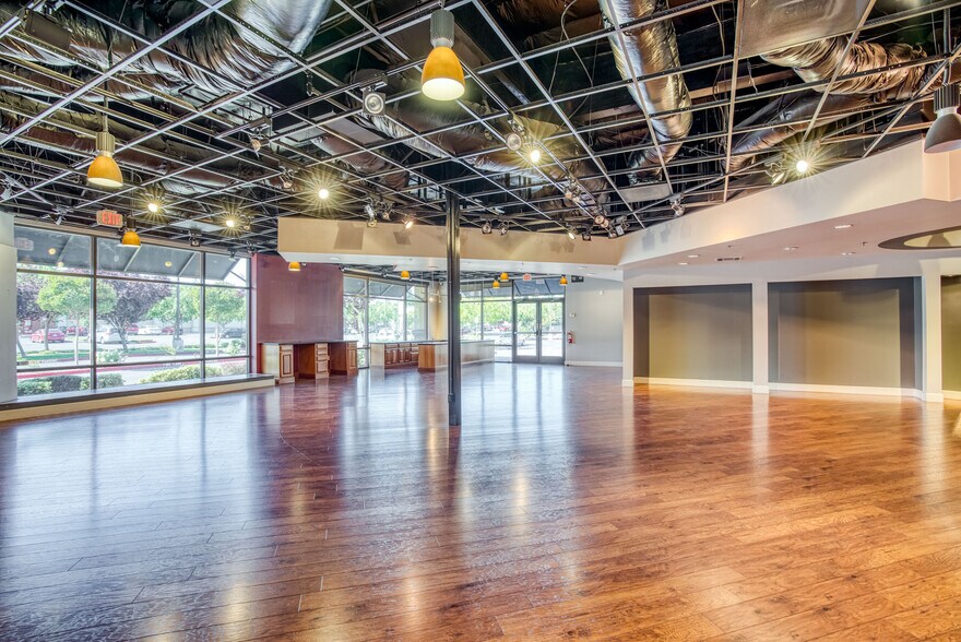 More Photos Of 7075 N West Ave, Fresno Freestanding For Lease