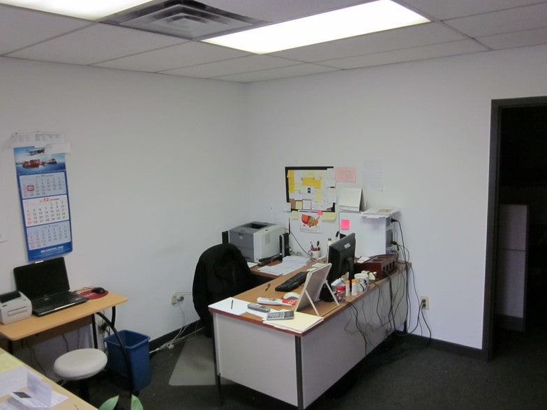 More Photos Of 215 Gates Rd, Little Ferry Warehouse For Lease