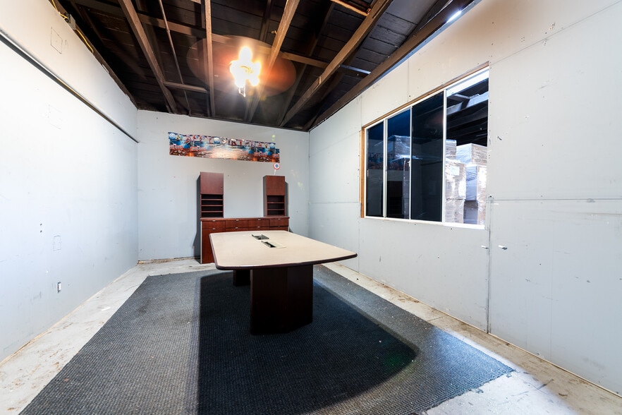 More Photos Of 6701-6709 11th Ave, Los Angeles Warehouse For Lease