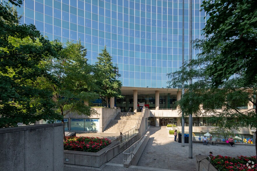 More Photos Of 700 University Ave, Toronto Office For Lease