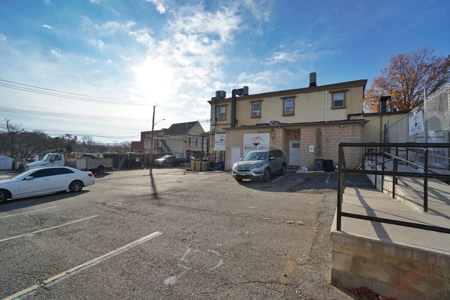 More Photos Of 35 Androvette St, Staten Island Storefront Retail Residential For Lease