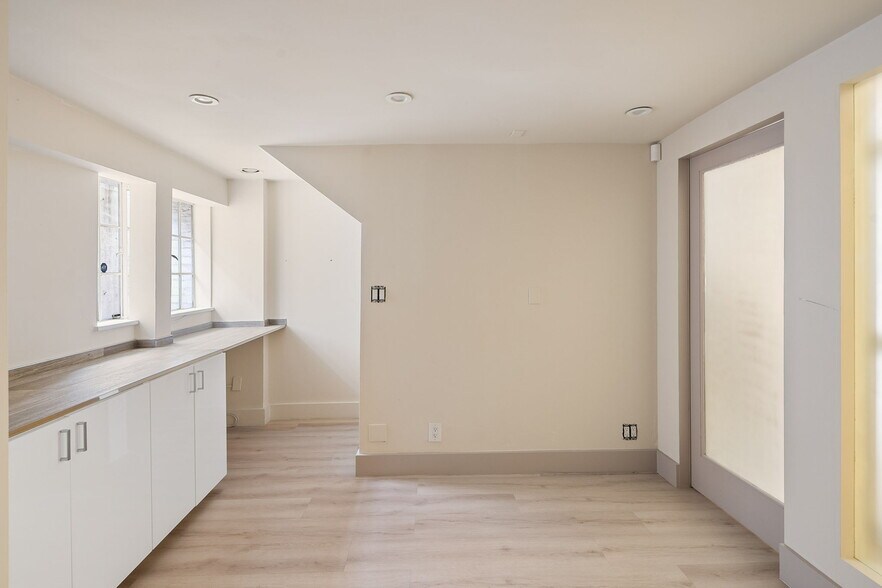 More Photos Of 9435-9439 Santa Monica Blvd, Beverly Hills Storefront Retail Office For Lease