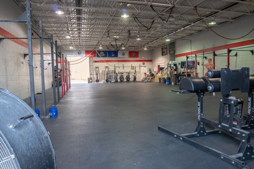 More Photos Of 385-387 Industrial Dr, Mount Juliet Warehouse For Lease